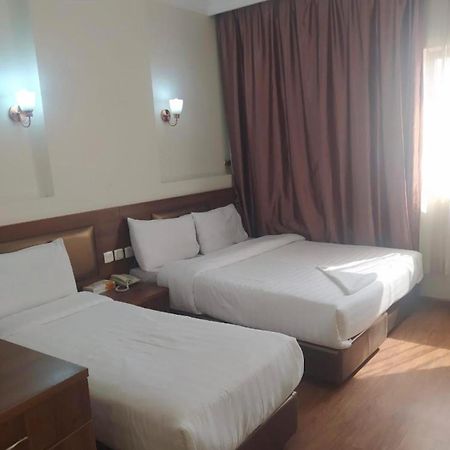 Hotel Мултан Екстер'єр фото