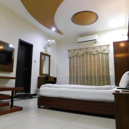 Hotel Мултан Екстер'єр фото