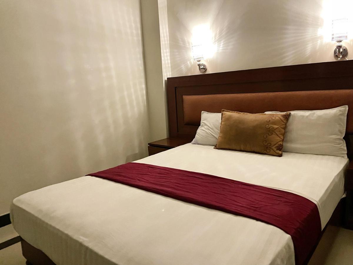 Hotel Мултан Екстер'єр фото
