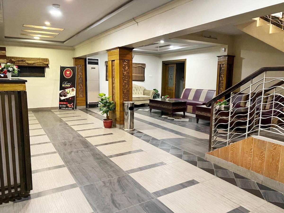 Hotel Мултан Екстер'єр фото