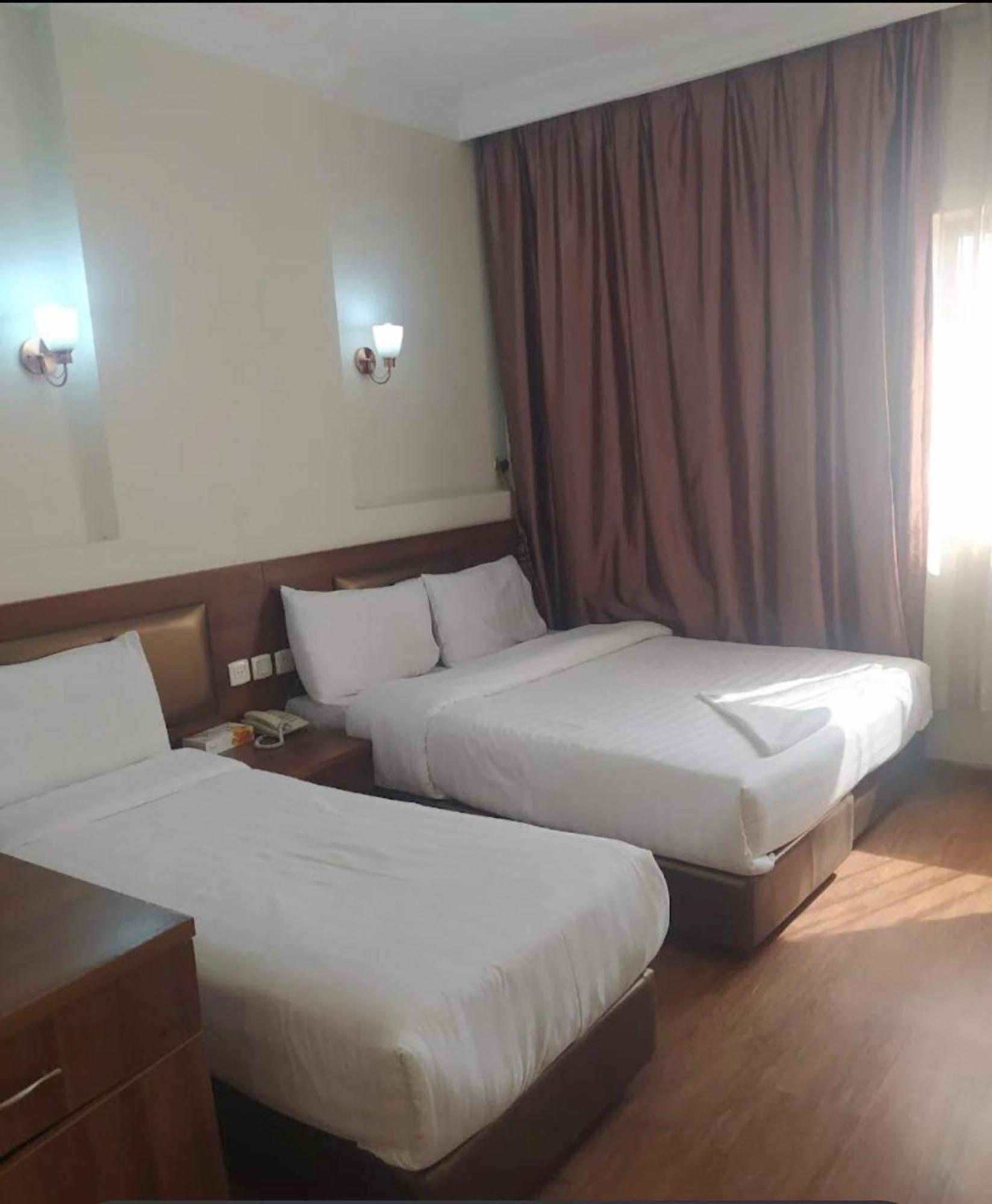 Hotel Мултан Екстер'єр фото